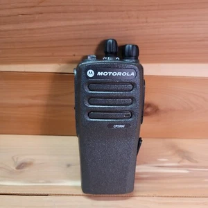 Motorola AAH01QDC9JA2AN CP200d UHF Two-Way Radio Black For Parts Untested - Zdjęcie 1 z 6