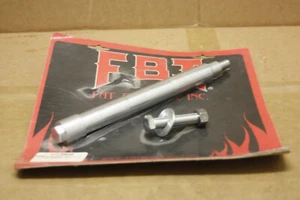 FAT BAGGERS INC, CUSTOM FRONT AXLE FOR 00-07 WIDE GLIDE HARLEY. - Bild 1 von 7