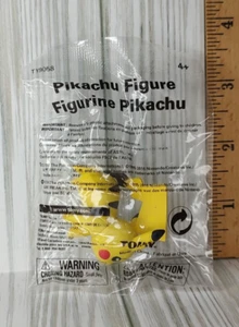 New Sealed Pokemon Tomy Figure Pikachu Toys R Us Promo - Picture 1 of 4