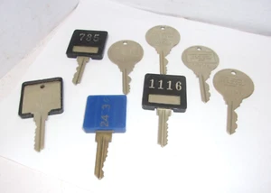 Vintage Maxim Hotel & Misc Casino Las Vegas NV Hotel Old Room Key Lot - Picture 1 of 6