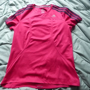 Adidas Climalite Response Magenta Short Sleeved Top Tee Gym Running UK 16 - Picture 1 of 8