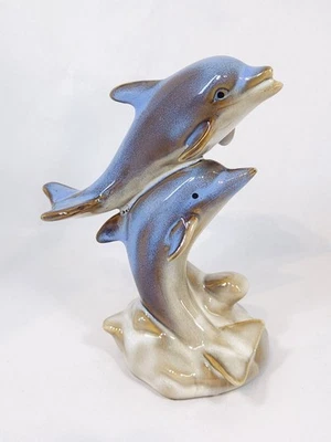 Estatuilla de delfines dobles de cerámica esmaltada decoración océano/costa arena/crema base ola Foto 1 de 4