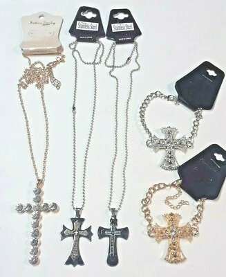 Collares con cuentas de perlas de imitación y cadenas tono dorado. Obtienes los 5 Foto 1 de 4