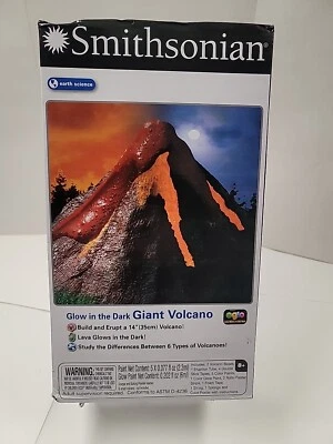 Smithsonian Brilla en la Oscuridad Volcán-Juguete Educativo Foto 1 de 4