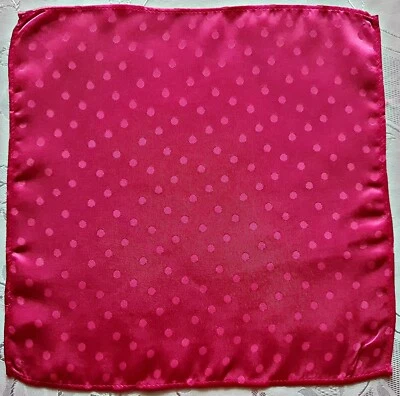 BUFANDA VINTAGE AUTÉNTICA ROSA MACIZO LUNARES JACQUARD SATINADO 9.5" BOLSILLO CUADRADO PEQUEÑO Foto 1 de 3