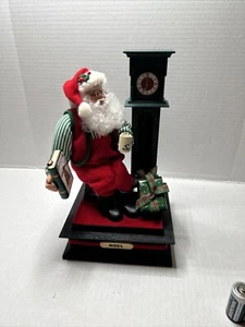 De colección ~ Creaciones navideñas ~ Escena navideña 1993 Santa en taburete ~ Juega villancicos favoritos - Imagen 1 de 17