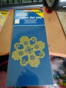 STENCIL FOR SCRAPBOOKING (EMBOSSING/PIERCING) EASY FLOWERS 5 CM (J1432). - Picture 1 of 2