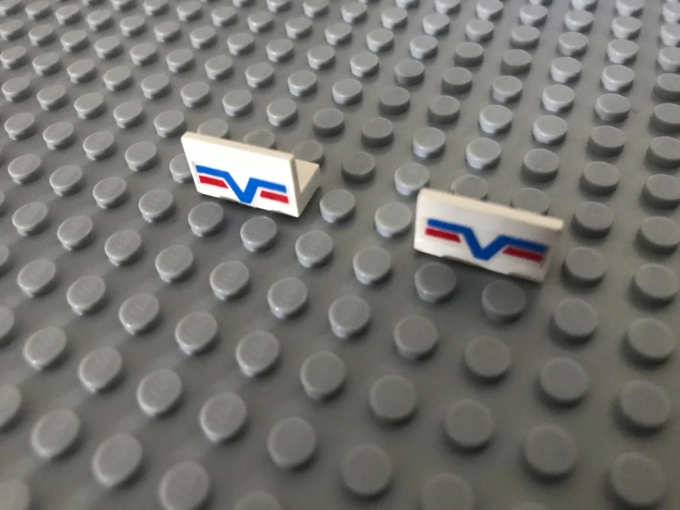 LEGO Paneele 2 Stück 4865 weiß Aufkleber 1x2 Fenster Bank Wand Space Shuttle - Bild 1 von 1