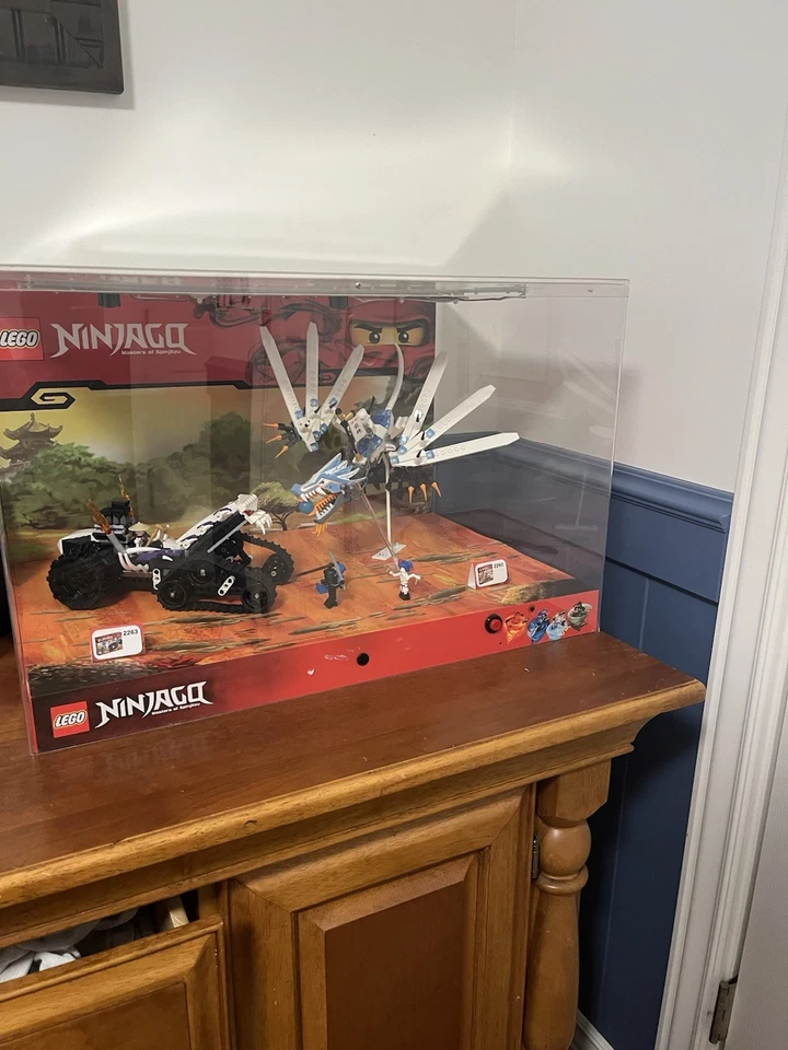 Lego Ninjago Store Display - Imagem 1 de 4