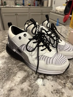 Heelys Youth Black & White Striped Youth Size 5 - Image 1 of 4