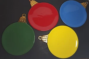 Juego de 4 platos de adorno de Navidad Department 56 de 7 pulgadas rojo verde amarillo azul - Imagen 1 de 8