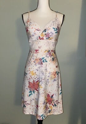 Vestido Mudd Spaggetti Correa Grande Brillante Floral Foto 1 de 4