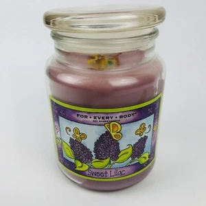 For Every Body Sweet Lilac Kerze Duft lila Schmetterling Docht 21 oz NEU - Bild 1 von 8