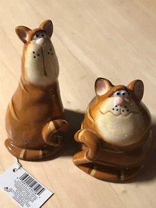 TABBY CATS SALT AND PEPPER SHAKERS SIGNED DOUGLAS CERAMIC NEW W TAG - Picture 1 of 8