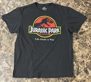Jurassic Park Shirt Medium "Life Finds A Way" Herren Vintage Throwback Movie - Bild 1 von 4