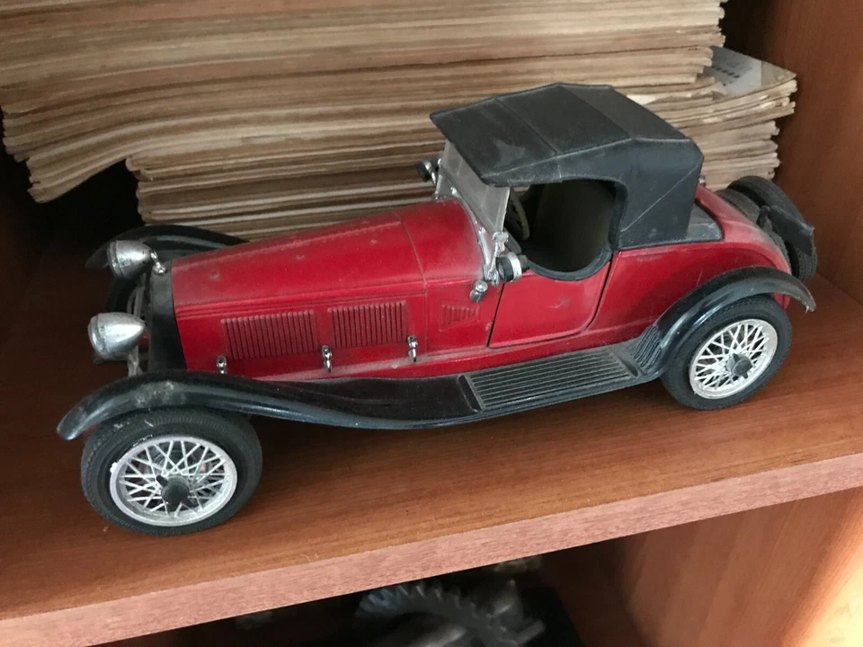 Polistil 1/16 ALFA ROMEO 1750 GT con capote (parafanghi neri) - Immagine 1 di 1