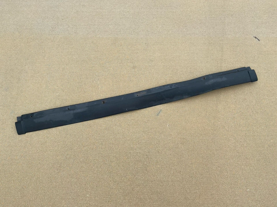 Резиновая отделка заднего бампера 1238852523 W123 240D 230 280CE 300CD 300D 300TD C123 617 - Изображение 1 из 4