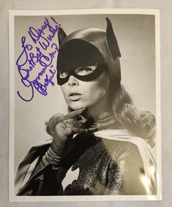 SELTEN SIGNIERTES YVONNE CRAIG "BATGIRL" Hochglanz 8x10 Foto "1960er BATMAN" - Bild 1 von 2