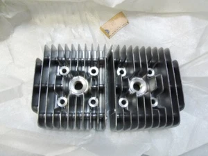 Yamaha YL3 L3 Cylinder Head L+R NOS YL3 L3 Cylinder Top Barrel 195-11111-00 x2  - Bild 1 von 10