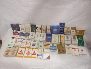 Lotto 43 Pacchetti Vuoti Sigarette Vintage Cigarettes Box e Soft Assortite - Foto 1 di 7
