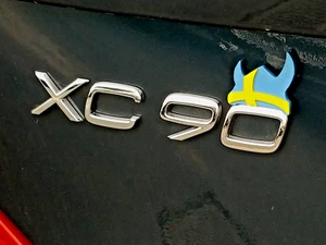 Casco de batalla vikingo O insignia calcomanía Volvo bandera de Suecia - Imagen 1 de 8