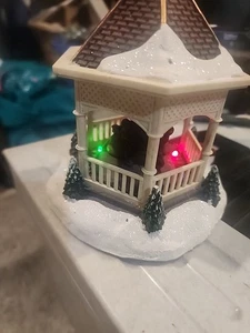 BESUCH WEIHNACHTSMANN IM PAVILLON 7" HOCH MIT MEHRFARBIGER WEIHNACHTSBELEUCHTUNG - Bild 1 von 4