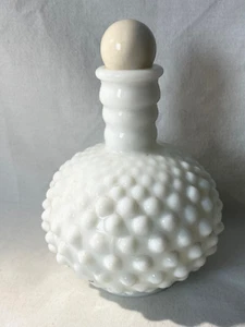 Vintage 6" Weiß Milch Glas Hobnob Dekanter Kruzifix Spender Flasche mit Stopfen  - Bild 1 von 6