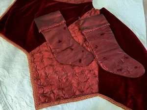 Christmas Tree Skirt and 2 Matching Stockings Rich Cranberry Burgundy Velvet - Picture 1 of 2