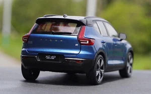 Volvo XC40 BEV SUV 2022 modelo coche diecast azul juguete escala 1/18 - Imagen 1 de 7
