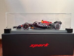 Spark F1 1:18 Max Verstappen World Champion 2023 RB19 Winner Bahrain
