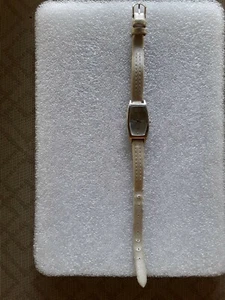 Vernier Women's Watch VINTAGE !!!!! NEW BATTERY WORKS GREAT!!!   5-7 - W2 - Picture 1 of 5