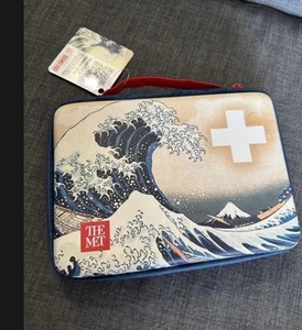 Band-Aid First-Aid Kit Designer Bag -   The Met The Great Wave off Kanagawa - Picture 1 of 3