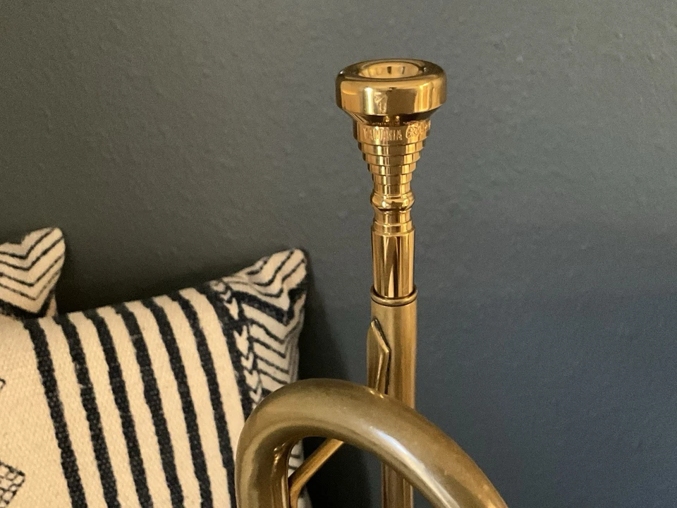 Boquilla trompeta Yamaha EM1-MK2 Eric Miyashiro Signature - chapada en oro Foto 1 de 4