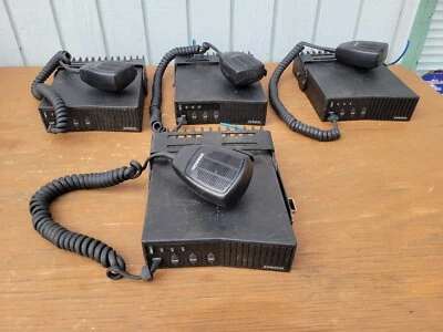 Juego de 4 micrófonos de altavoz y radio troncal Johnson 242-8615 UHF alimentados por batería Foto 1 de 4