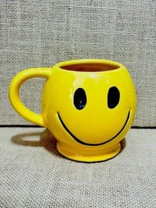 McCoy Pottery USA Ceramic Yellow Smiling Happy Face Mug 1970 Vintage - Picture 1 of 2