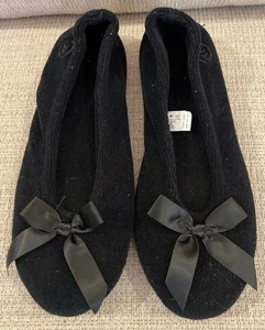 Neu ohne Etikett Isotoner Damenschuhe M 6,5–7,5 schwarz Frottee-Ballerinas Hausschuhe Satinschleifen - Bild 1 von 6