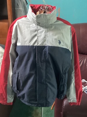 Abrigo de hombre U.S.Polo Association peso medio bloques de color con capucha interior cuello Foto 1 de 4