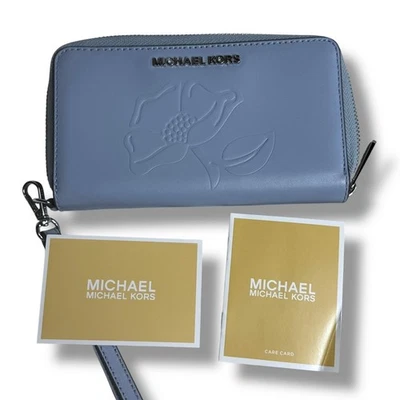 NUEVO CON ETIQUETAS Michael Kors Nuevo Floral Cuero Azul Pálido Muñequera Billetera Estuche para Teléfono Foto 1 de 4