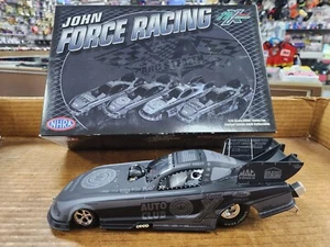 2011 Action Robert Hight AAA 1:24 Scale Diecast Funny Car - Picture 1 of 4