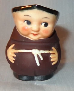 Piccola brocca in miniatura crema vintage Goebel Germania occidentale Frate Tuck alta 2,5 - Foto 1 di 7