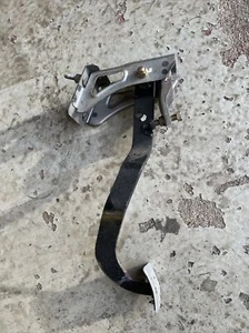 mitsubishi FTO clutch pedal assembly - Picture 1 of 3