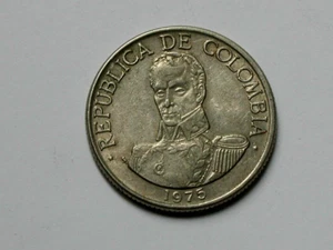 Colombia 1975 1 PESO Coin with Simon Bolivar (portrait 3/4 facing) & Corn Cobs - Picture 1 of 2