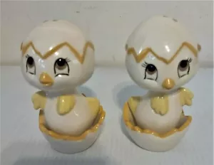Kitschy vintage hatching chicks salt and pepper shakers - Picture 1 of 1