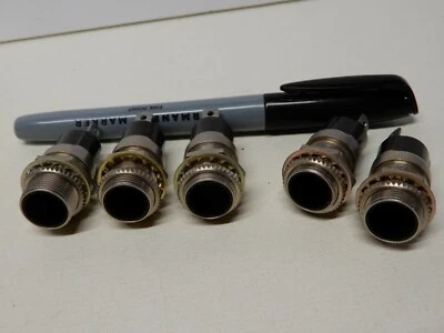 Enchufes indicadores de panel de metal/plástico Dialco cantidad 5 NOS con herrajes para bayoneta Foto 1 de 4