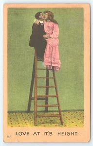 AK Liebe auf seiner Höhe Coupld küssend oben auf der Leiter Humor verschickt 1909 - Bild 1 von 2