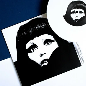 WILLIAM KLEIN QUI ETES VOUS POLLY MAGGOO 7" WHITE VINYL LIMITED 300 MINT/NEW - Picture 1 of 6