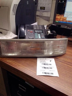 Driver Corner/Park Light Park Lamp-turn Signal Fits 95-05 SAFARI (GMC) 123071 - Image 1 of 4