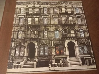 LED ZEPPELIN - PHYSICAL GRAFFITI  - 2LP VINYL RECORD  - SWANSONG SSK 89400 - Image 1 of 4