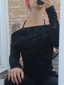 Women's Size 6/8 Off Shoulder Crop Top Black Crop Top Black Long Sleeve Top - Picture 1 of 4