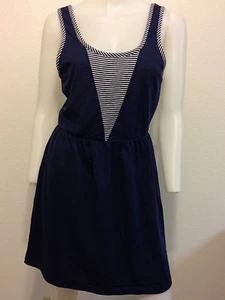 VESTIDO SIN MANGAS INFORMAL DE VERANO CON INCRUSTACIONES A RAYAS AZUL MARINO PLAYA MEDIANO - Imagen 1 de 8